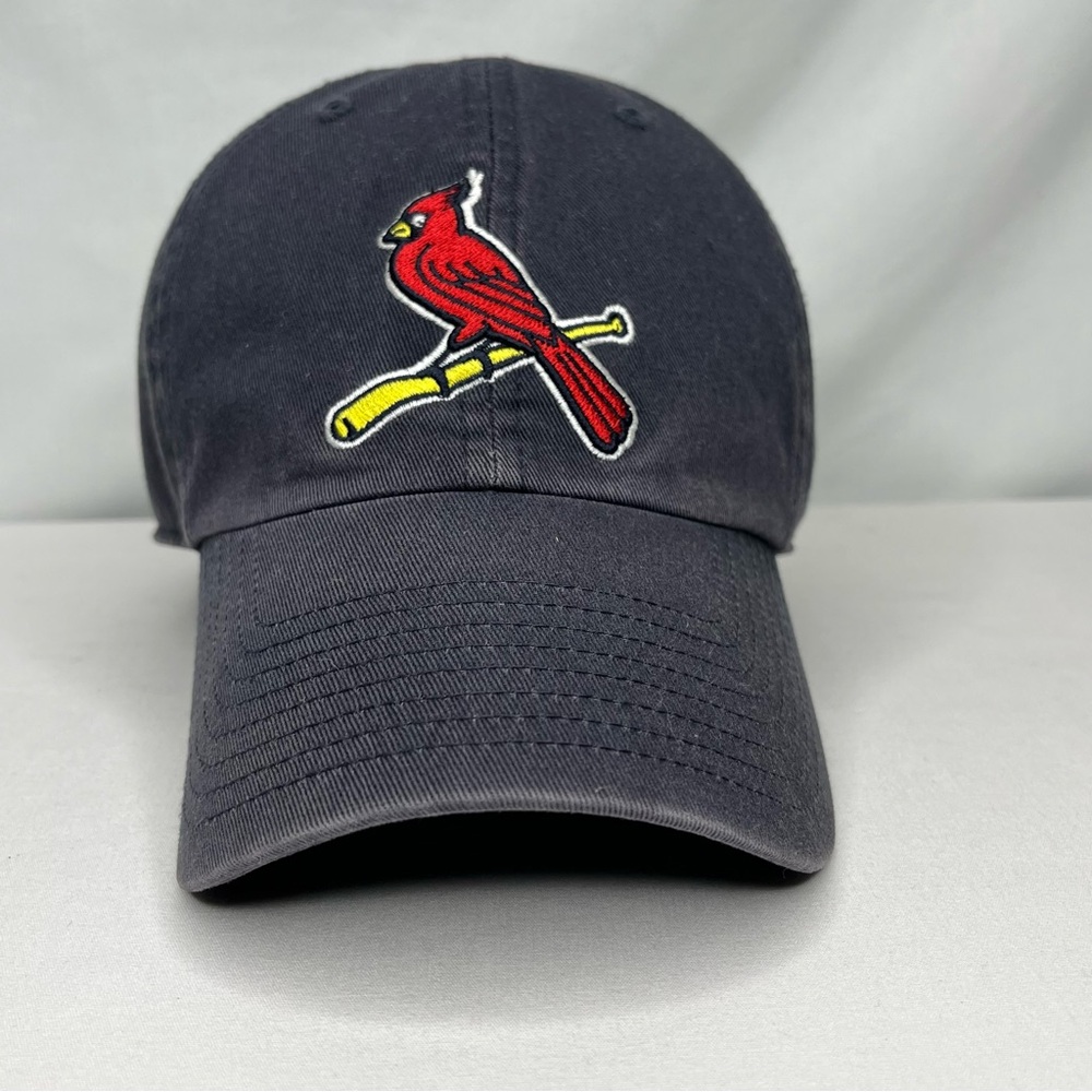 Navy Blue Fitted Saint Louis Cardinals Baseball Hat. Size M